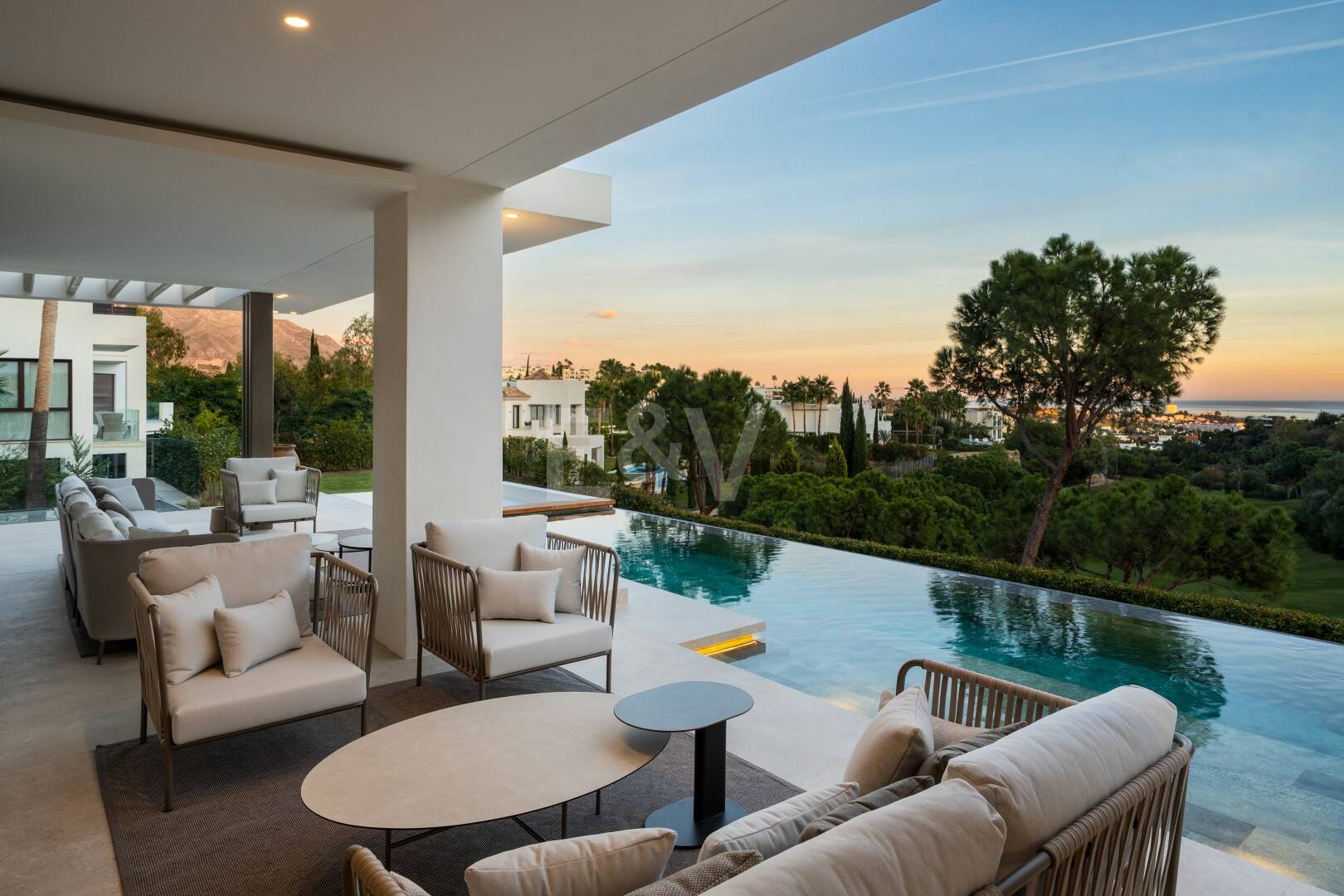 Exceptional ville with panoramic views in El Herrojo, La Quinta