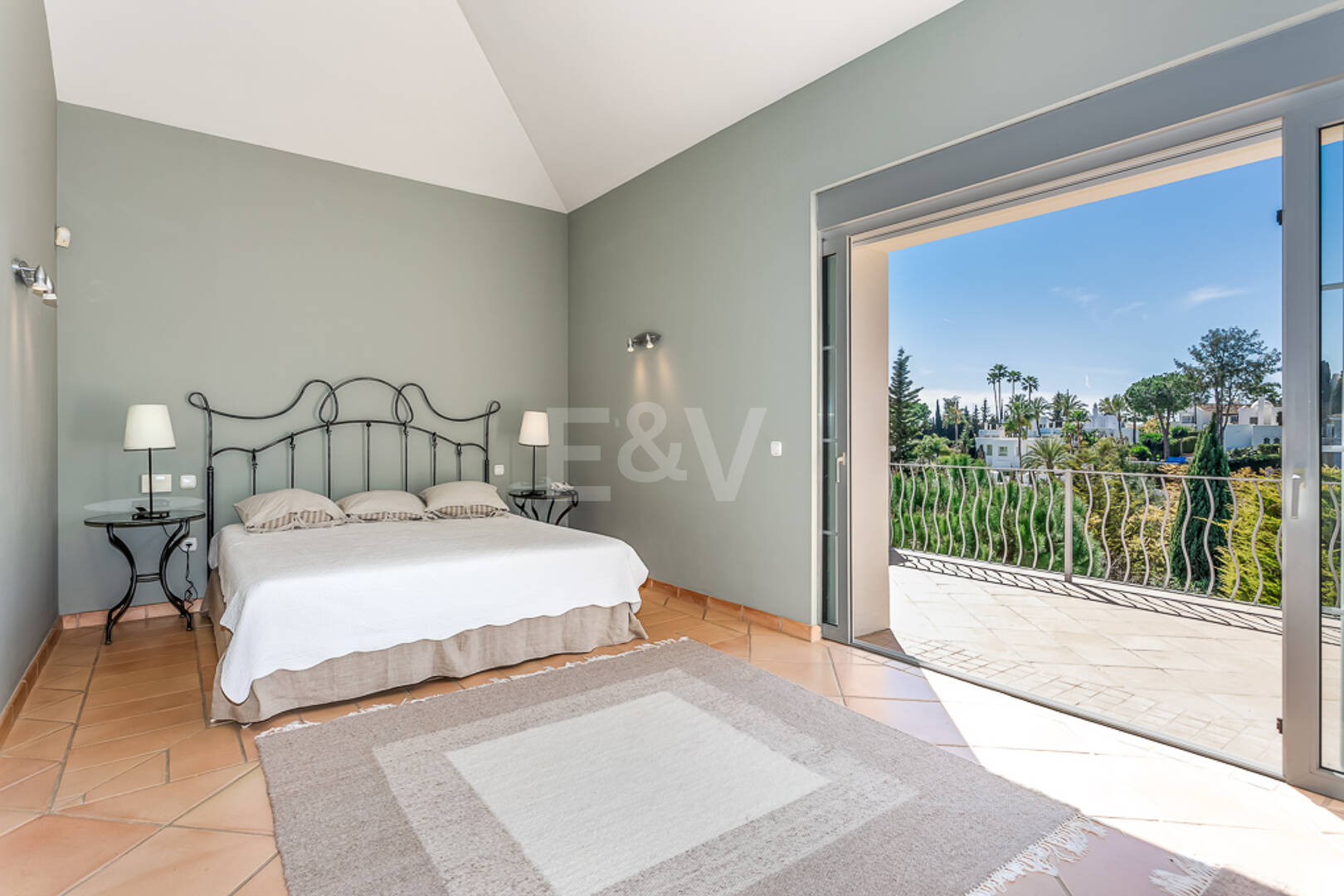 Charming Family Villa in La Cerquilla – Space, Privacy and Timeless Andalusian Living