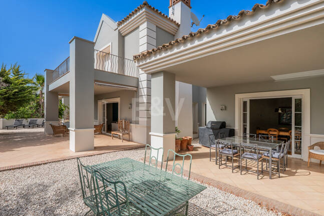 Charmante Familienvilla in La Cerquilla – Raum, Privatsphäre und zeitloses andalusisches Wohnen