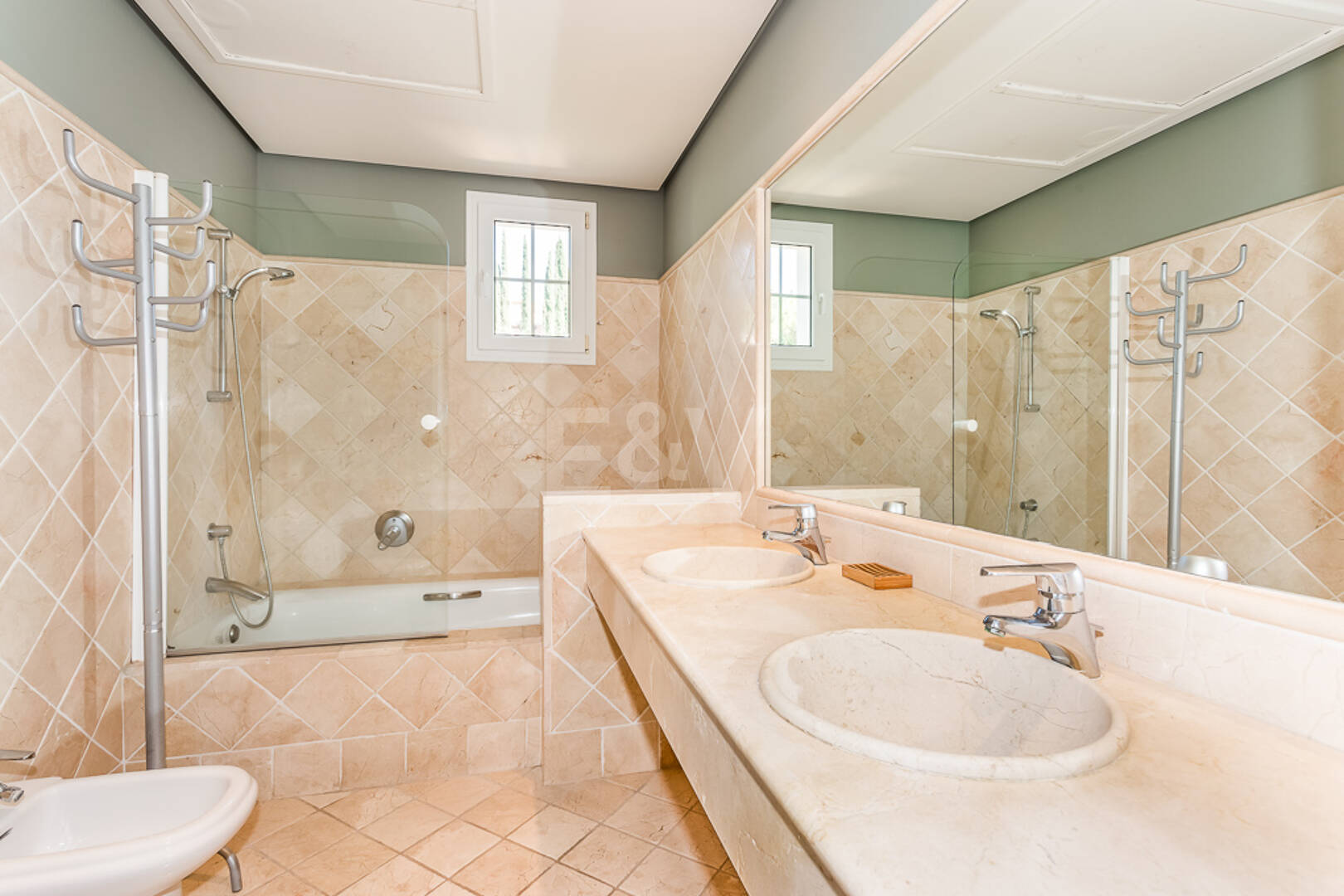Charming Family Villa in La Cerquilla – Space, Privacy and Timeless Andalusian Living