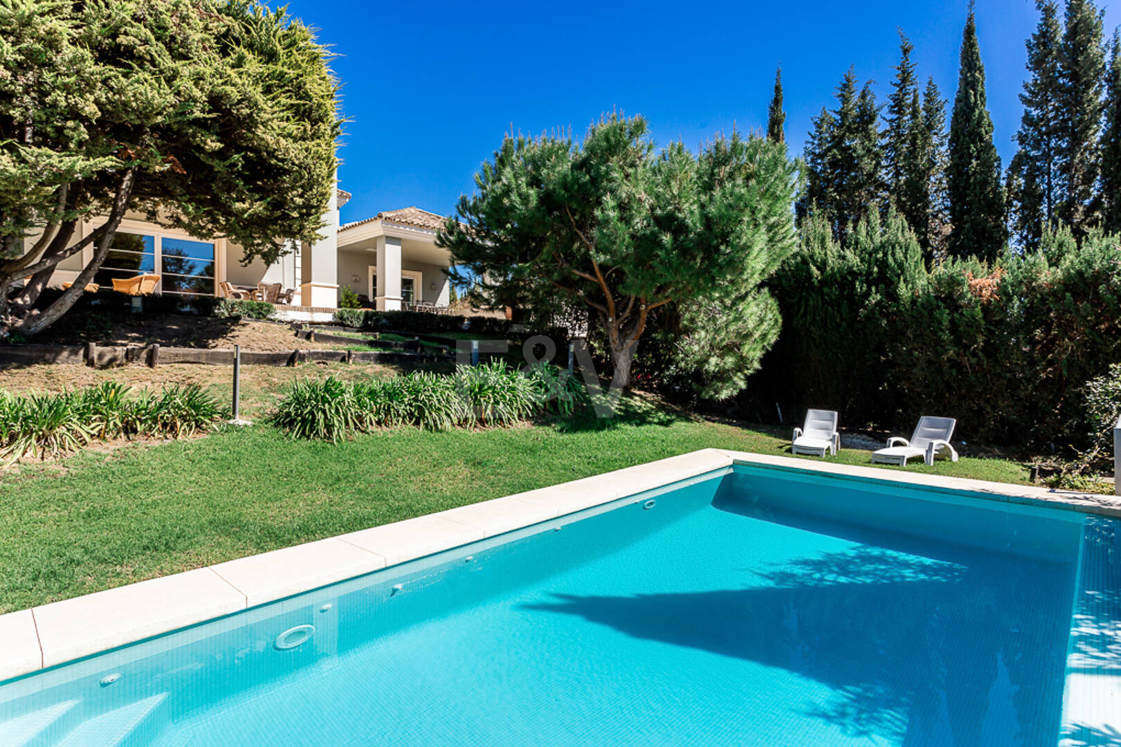 Charming Family Villa in La Cerquilla – Space, Privacy and Timeless Andalusian Living