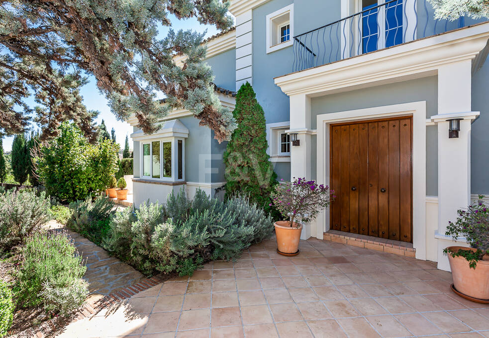 Charming Family Villa in La Cerquilla – Space, Privacy and Timeless Andalusian Living