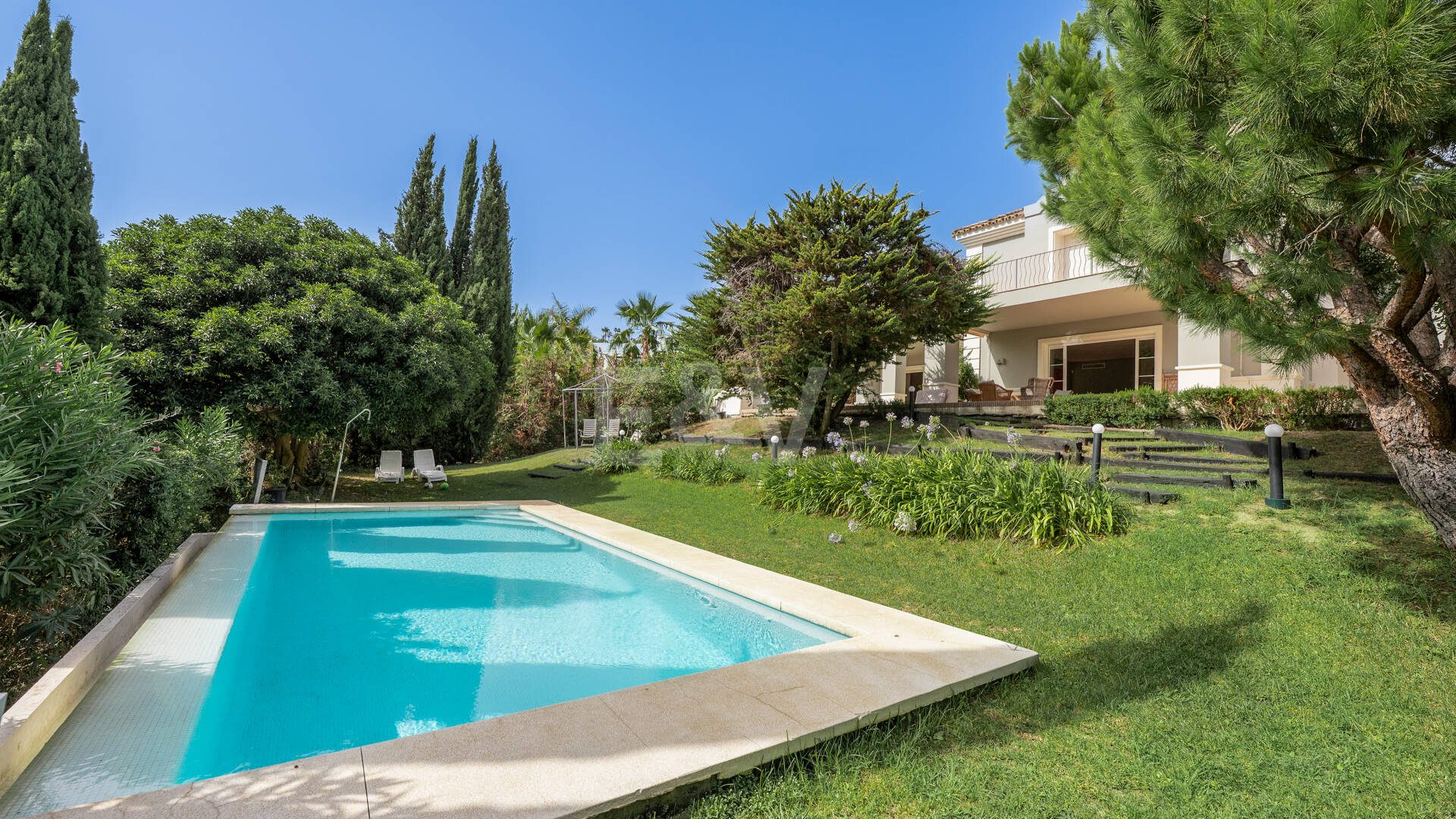 Charmante Familienvilla in La Cerquilla – Raum, Privatsphäre und zeitloses andalusisches Wohnen