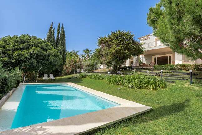 Charmante Familienvilla in La Cerquilla – Raum, Privatsphäre und zeitloses andalusisches Wohnen