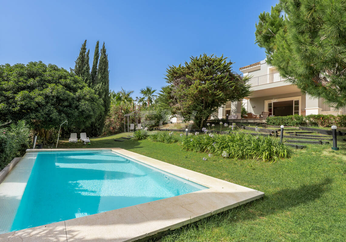 Charmante Familienvilla in La Cerquilla – Raum, Privatsphäre und zeitloses andalusisches Wohnen