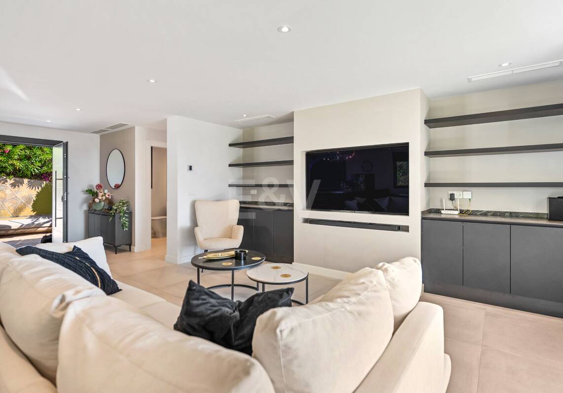Contemporary Bungalow Villa for Long-Term Rental near La Quinta & San Pedro