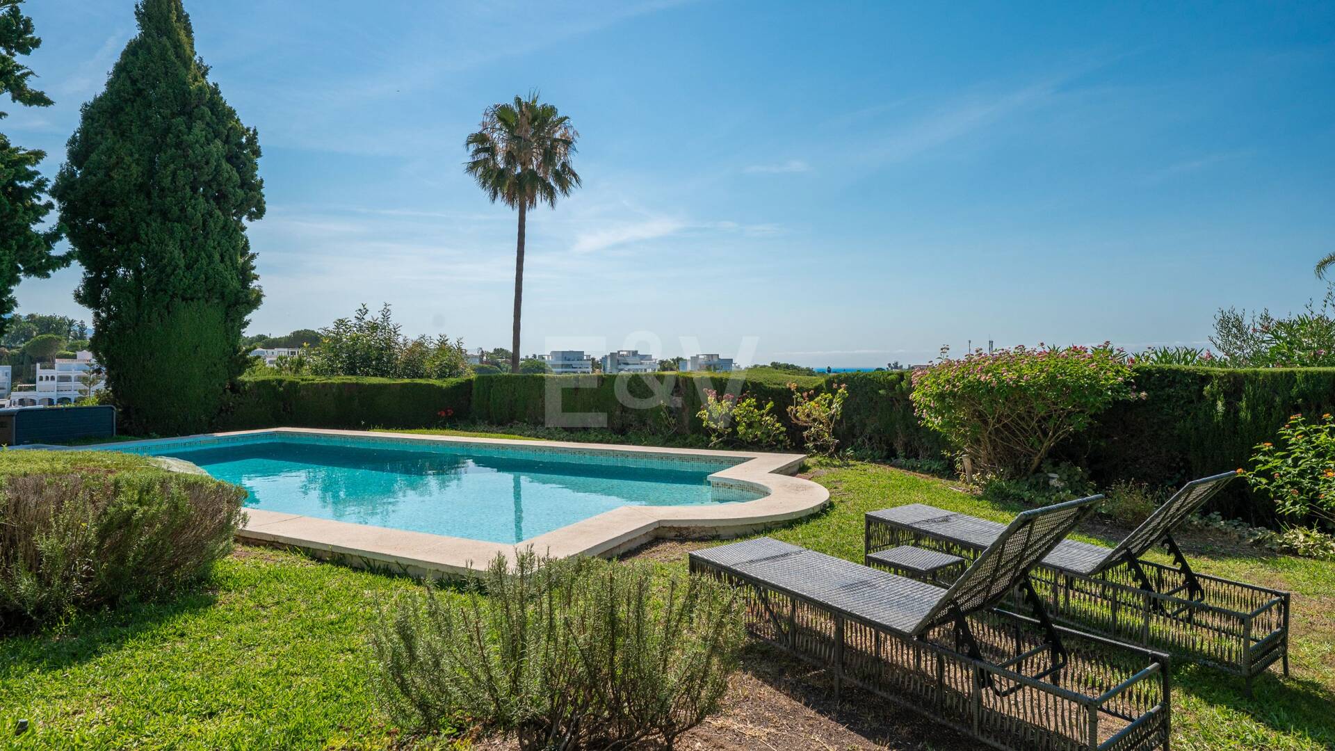 Villa bungalow contemporánea en alquiler a largo plazo cerca de La Quinta y San Pedro