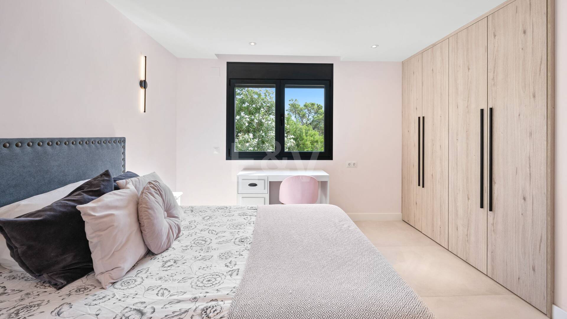 Villa bungalow contemporánea en alquiler a largo plazo cerca de La Quinta y San Pedro
