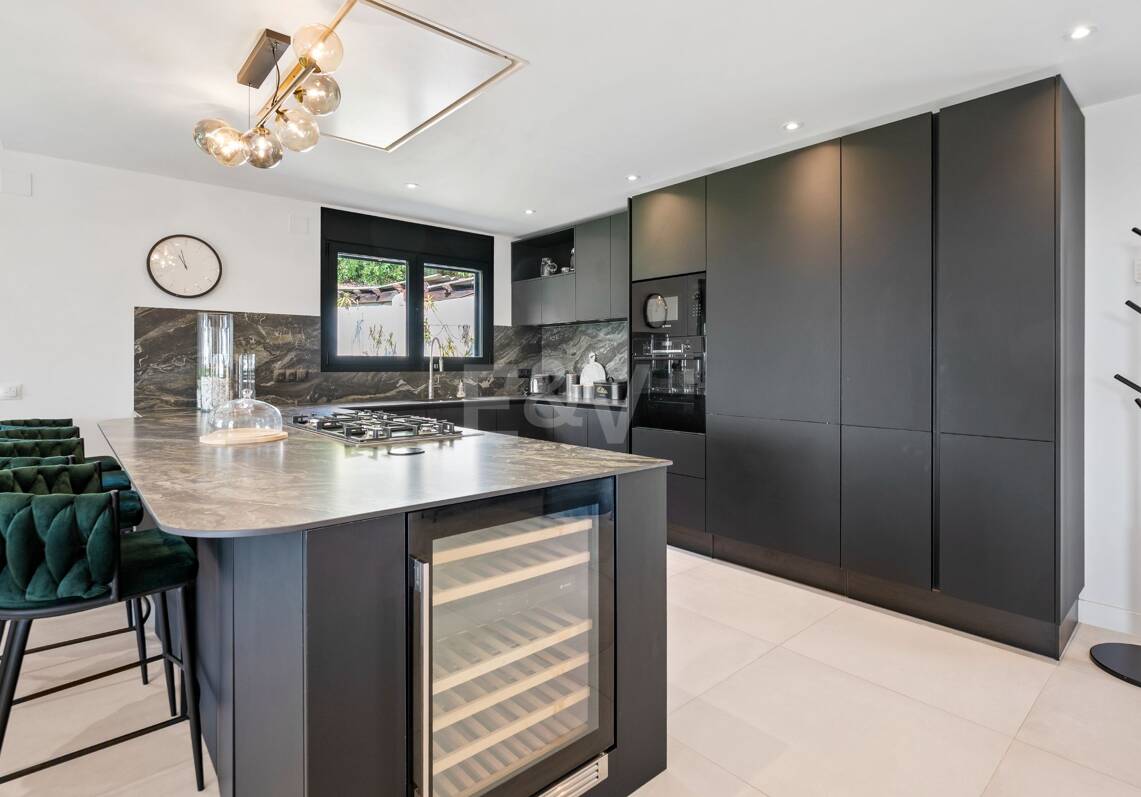Contemporary Bungalow Villa for Long-Term Rental near La Quinta & San Pedro