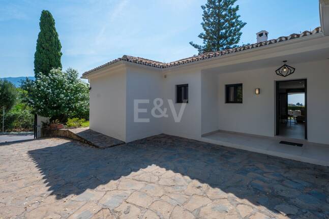 Villa bungalow contemporánea en alquiler a largo plazo cerca de La Quinta y San Pedro