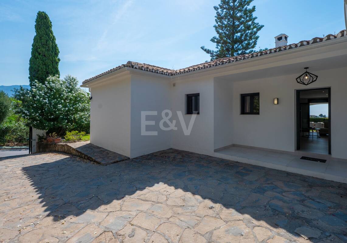 Contemporary Bungalow Villa for Long-Term Rental near La Quinta & San Pedro