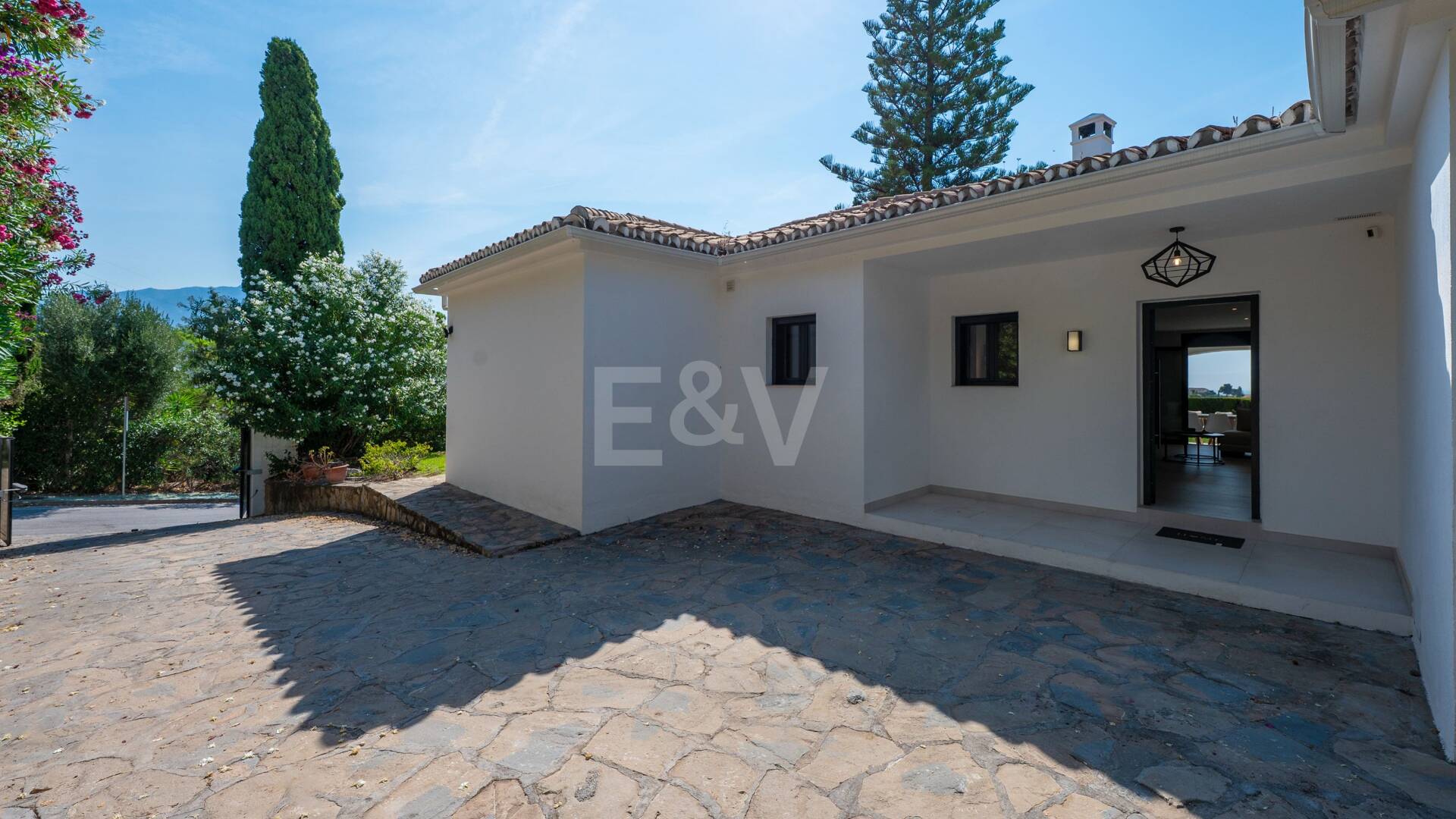 Villa bungalow contemporánea en alquiler a largo plazo cerca de La Quinta y San Pedro