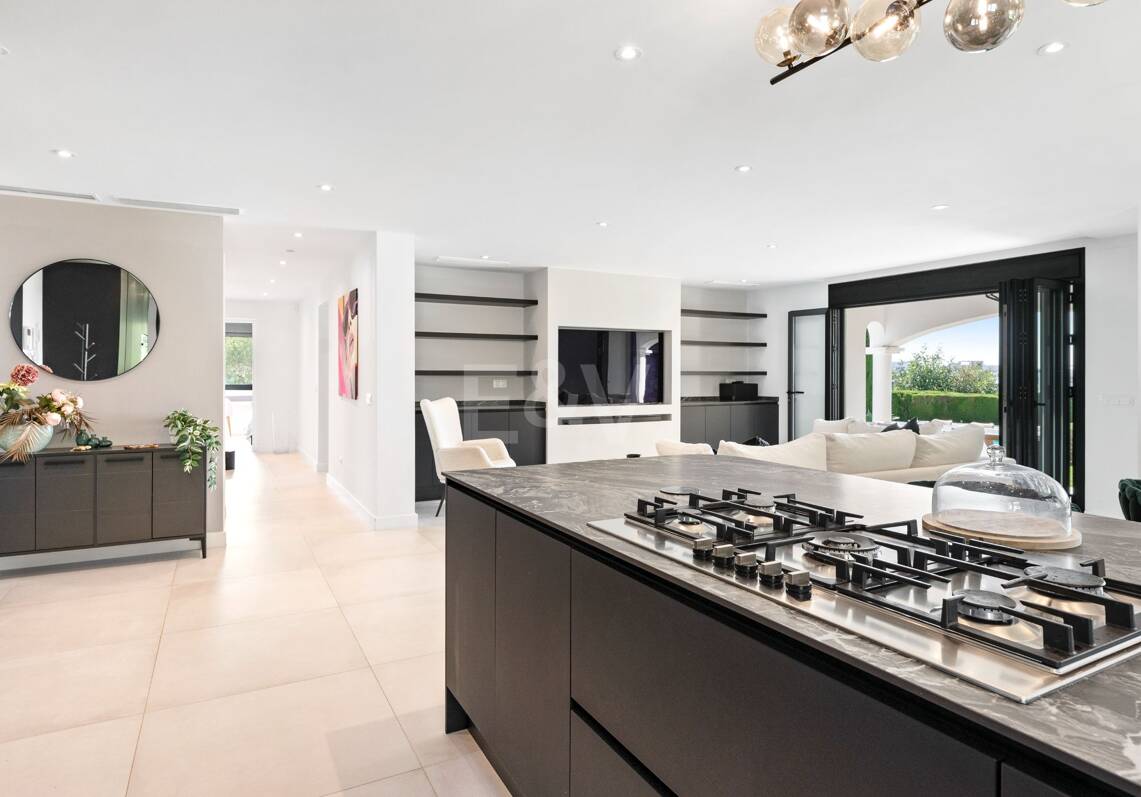 Contemporary Bungalow Villa for Long-Term Rental near La Quinta & San Pedro