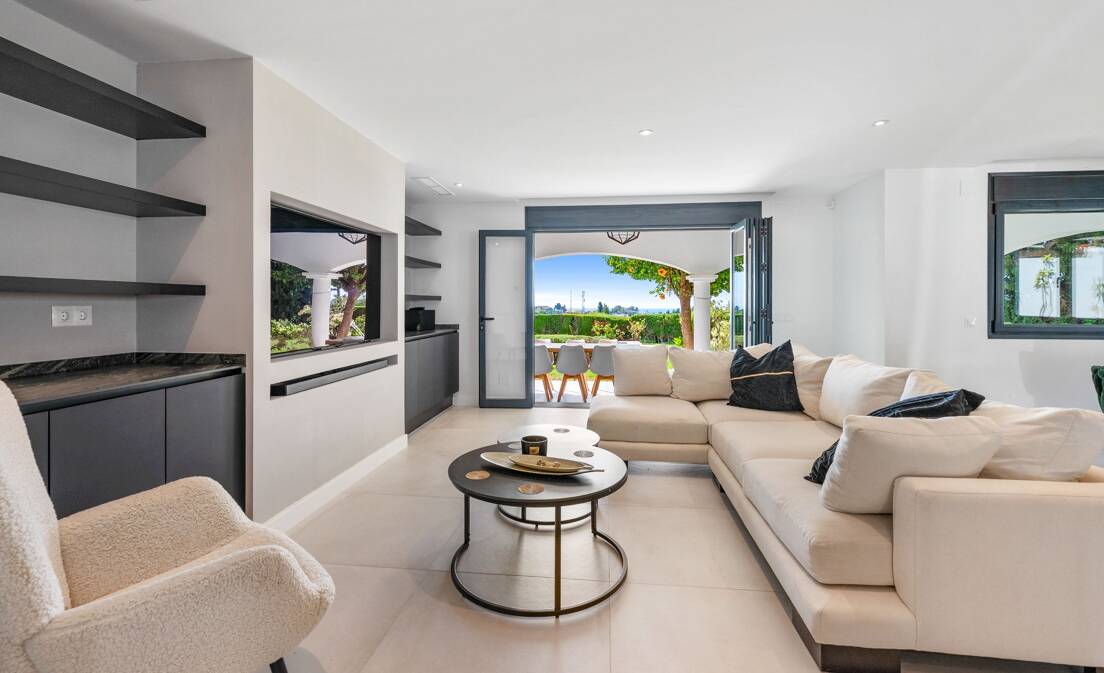 Villa for rent in Benahavis with 3 bedrooms, 2 bathrooms, 1 en-suite bathroom and has pool, garage and garden (privat)....