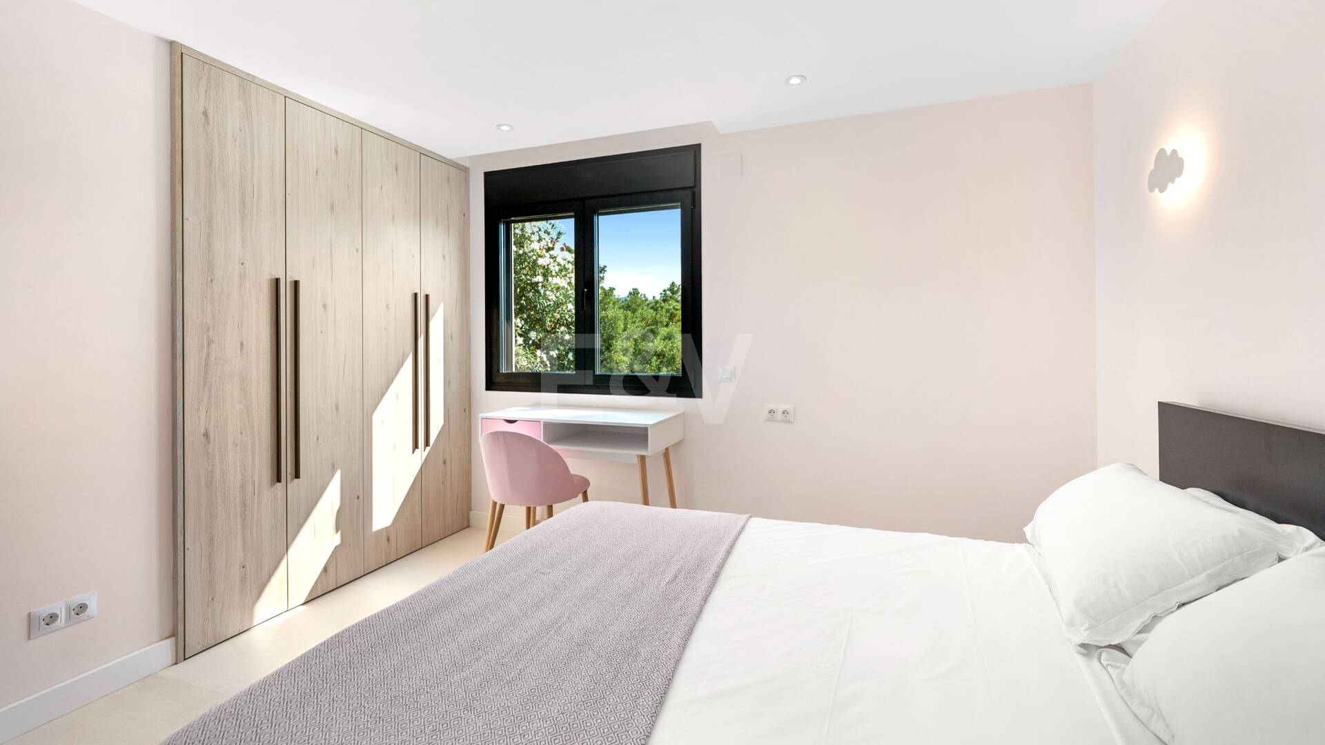 Villa bungalow contemporánea en alquiler a largo plazo cerca de La Quinta y San Pedro