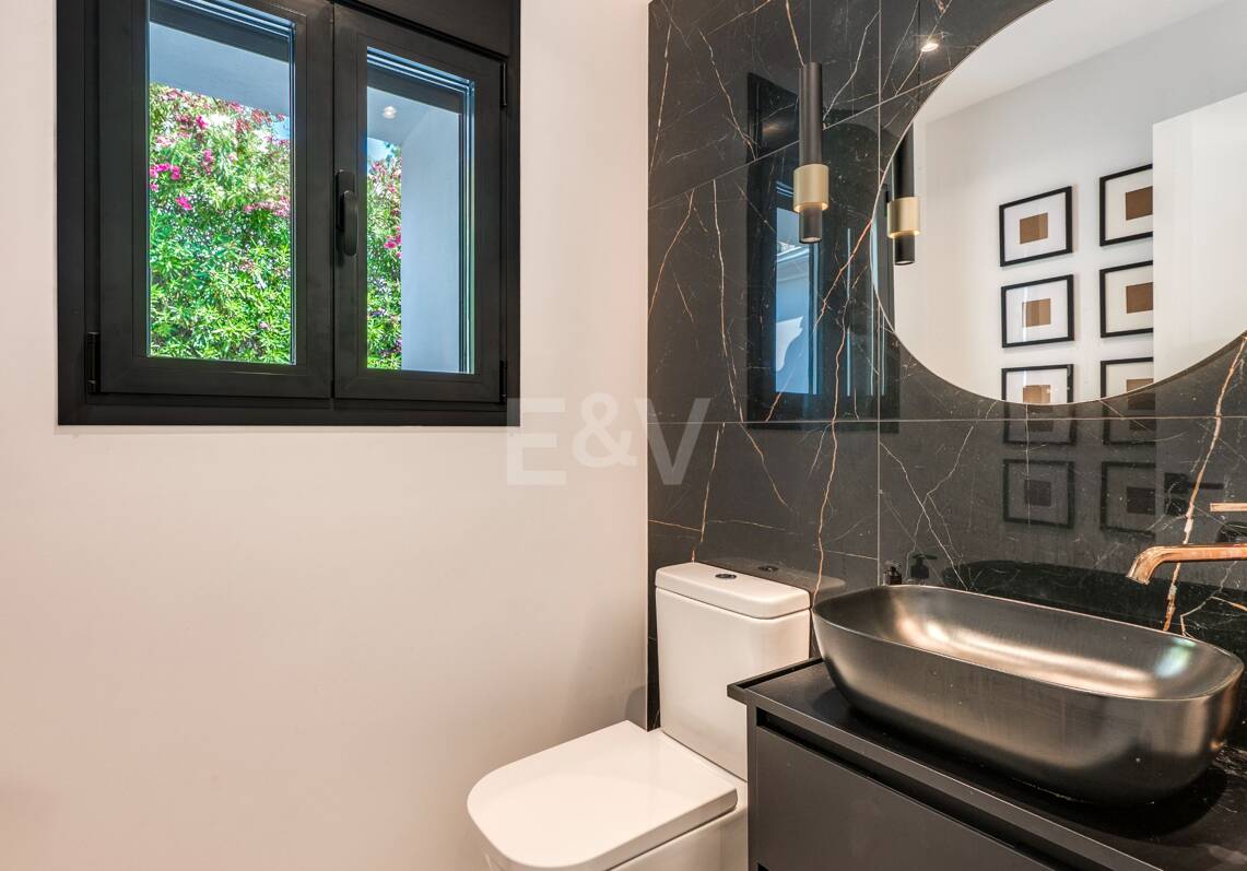 Contemporary Bungalow Villa for Long-Term Rental near La Quinta & San Pedro
