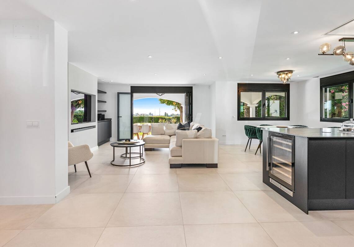 Contemporary Bungalow Villa for Long-Term Rental near La Quinta & San Pedro