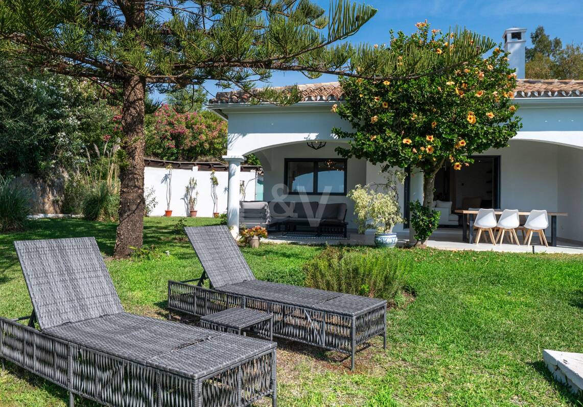 Contemporary Bungalow Villa for Long-Term Rental near La Quinta & San Pedro