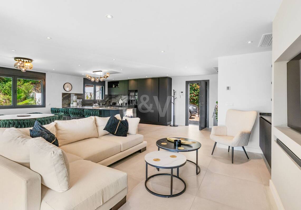 Contemporary Bungalow Villa for Long-Term Rental near La Quinta & San Pedro