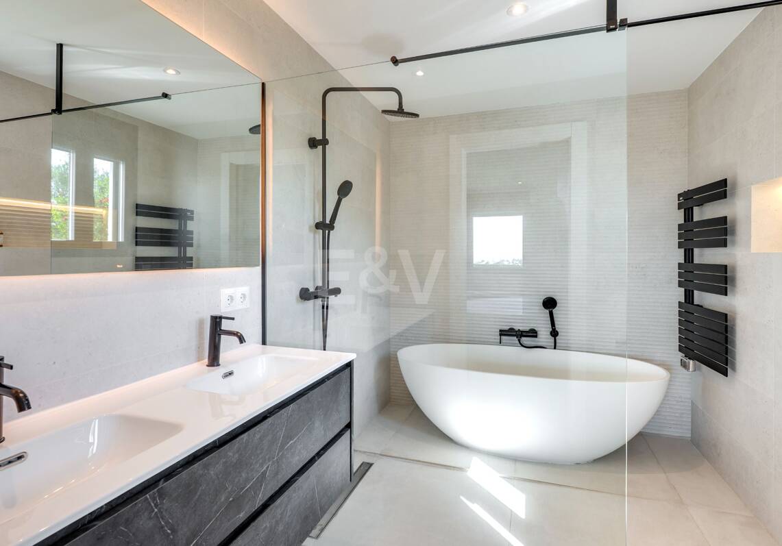 Contemporary Bungalow Villa for Long-Term Rental near La Quinta & San Pedro