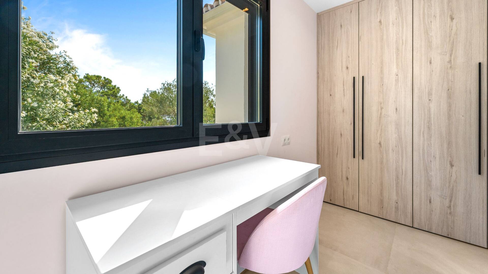 Villa bungalow contemporánea en alquiler a largo plazo cerca de La Quinta y San Pedro