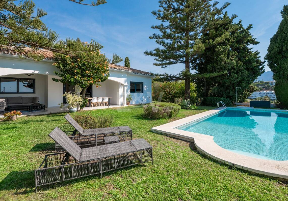 Contemporary Bungalow Villa for Long-Term Rental near La Quinta & San Pedro