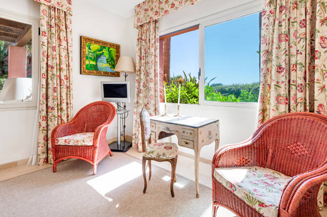 Exklusives Duplex in erster Strandlinie mit privatem Garten und Panoramablick auf das Meer in Marbella