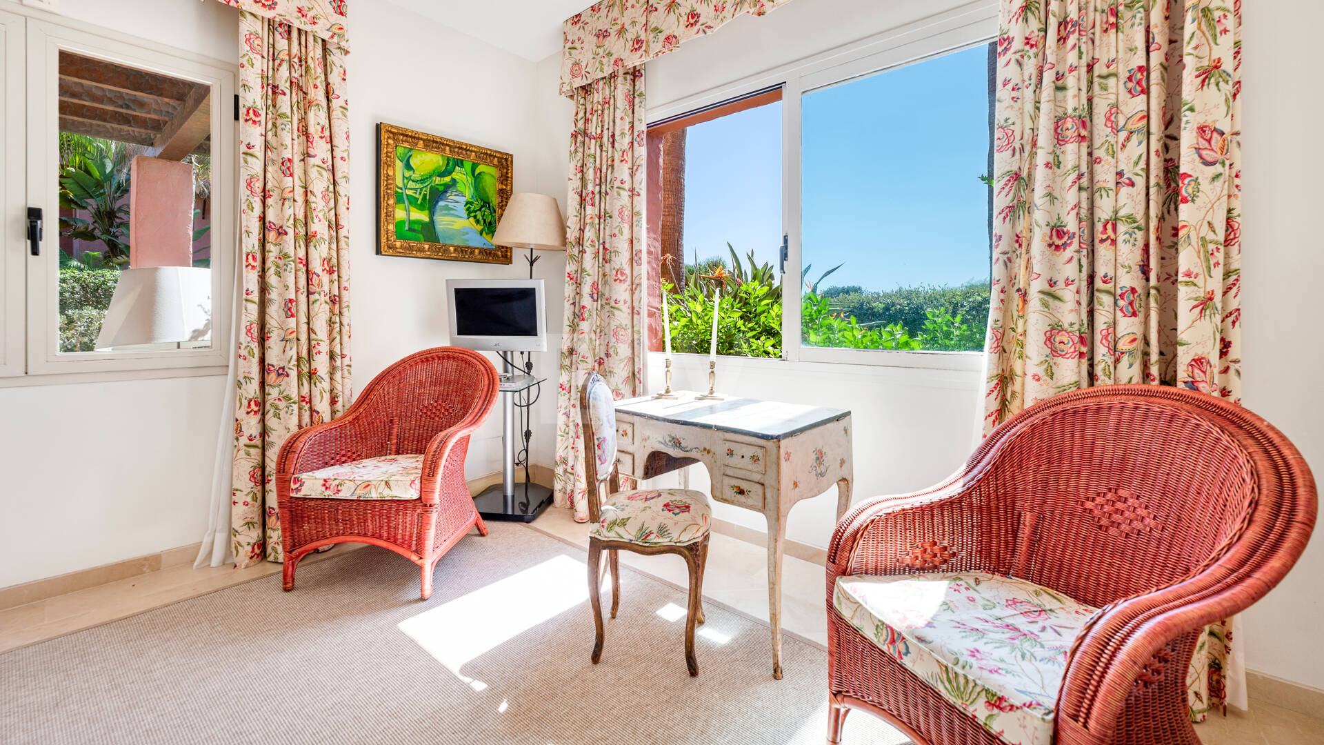 Exklusives Duplex in erster Strandlinie mit privatem Garten und Panoramablick auf das Meer in Marbella