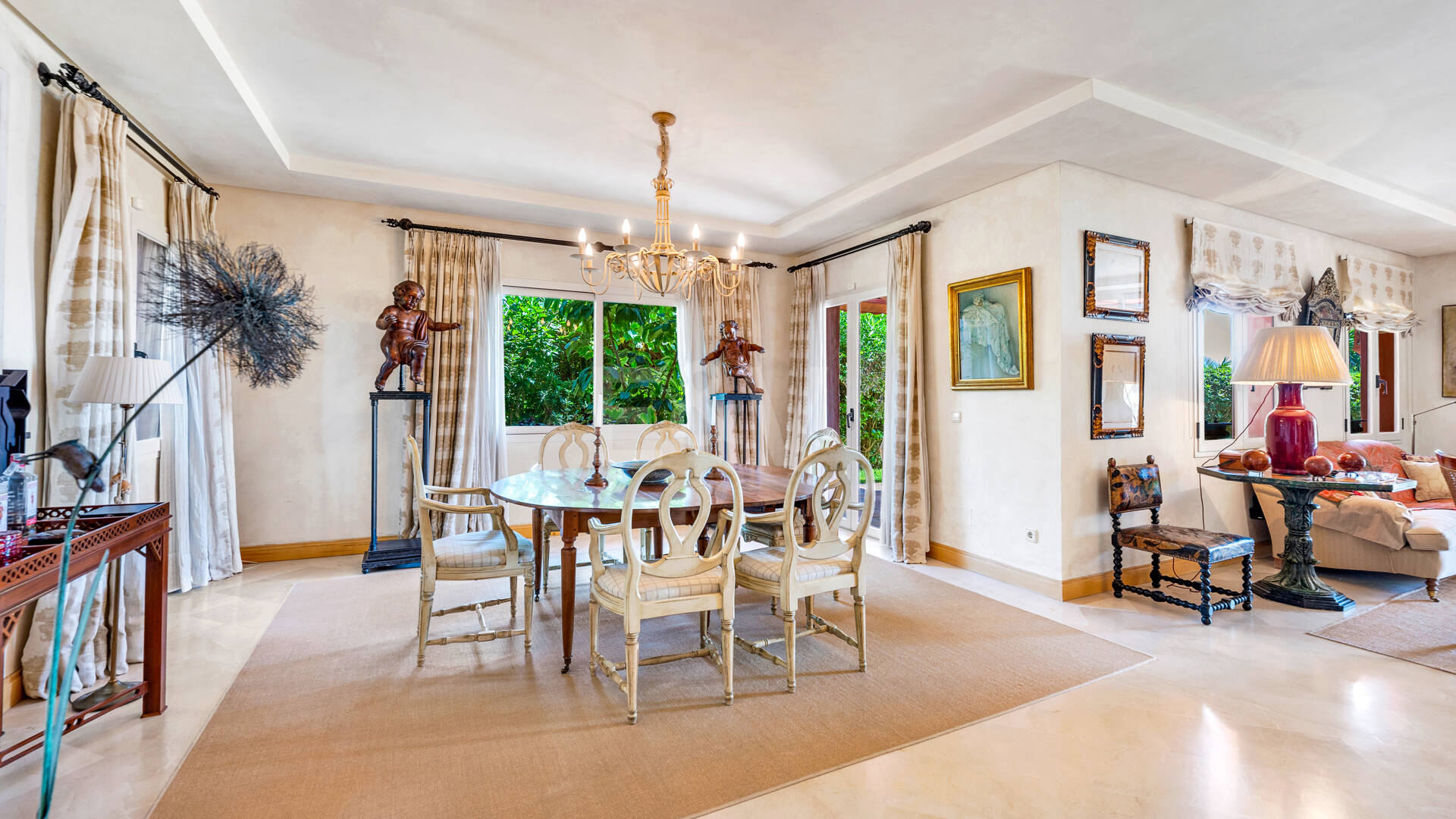 Exklusives Duplex in erster Strandlinie mit privatem Garten und Panoramablick auf das Meer in Marbella