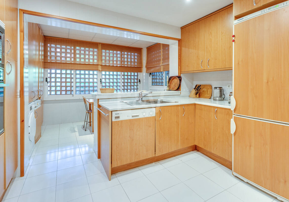 Apartament na parterze do wynajęcia w Alicate Playa, Marbella Wschodnia