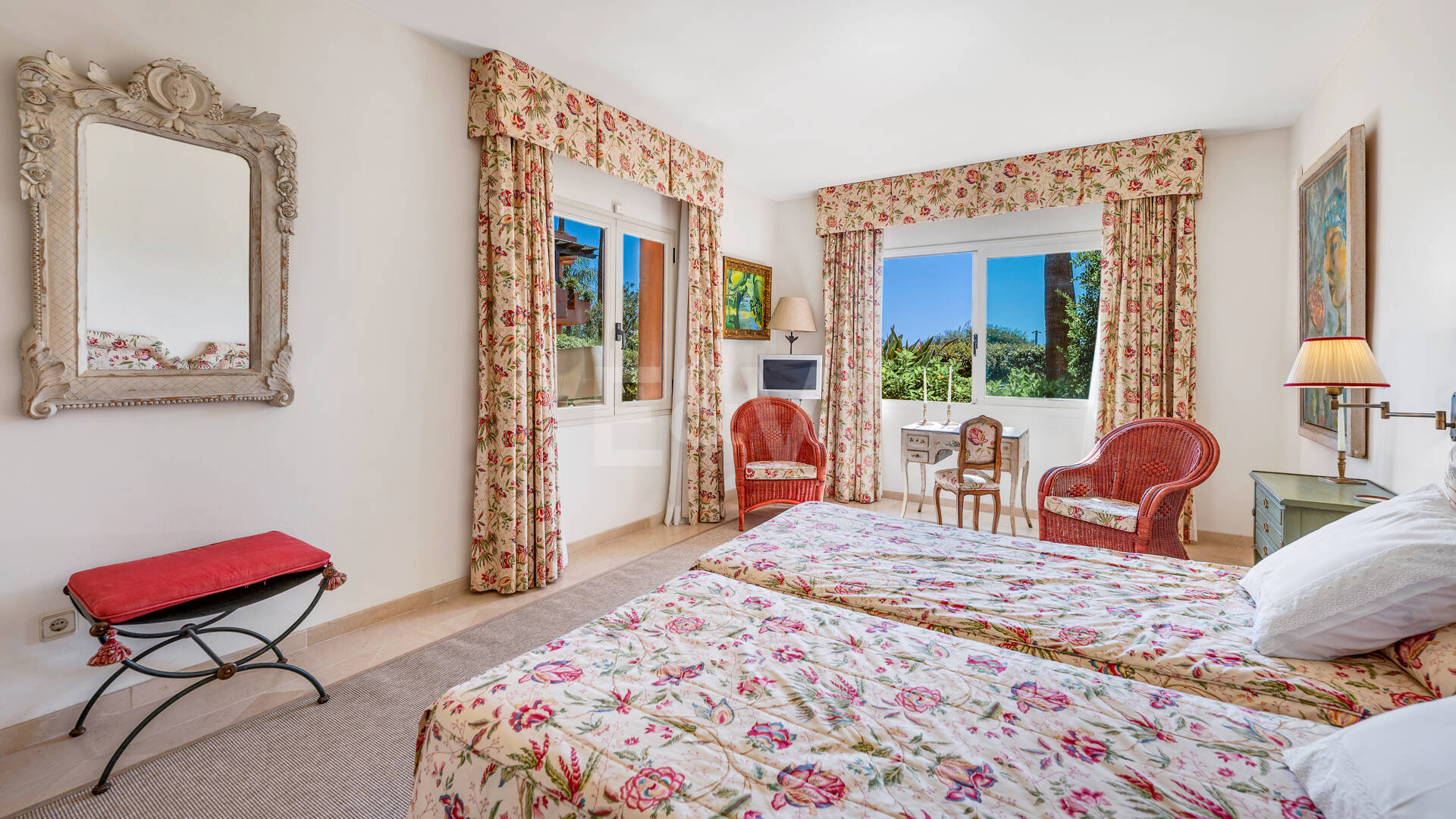 Exklusives Duplex in erster Strandlinie mit privatem Garten und Panoramablick auf das Meer in Marbella