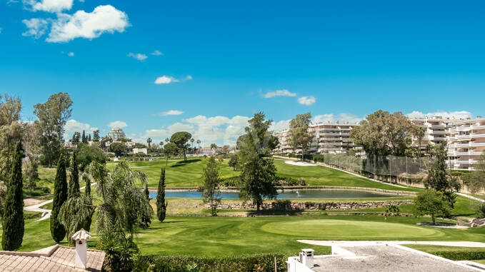 Geräumige Golf-Frontwohnung mit großer Terrasse und freiem Blick auf den Golfplatz