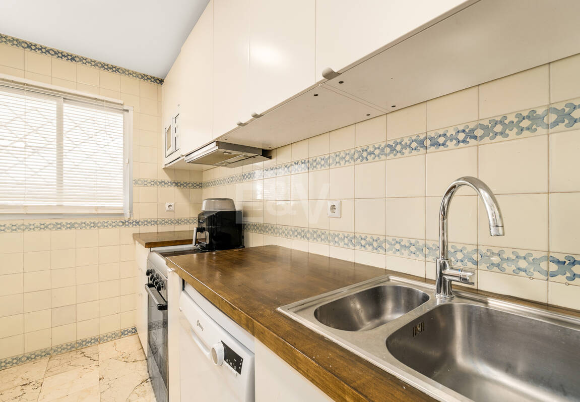 Amplio apartamento en primera línea de golf con amplia terraza y vistas abiertas al campo de golf
