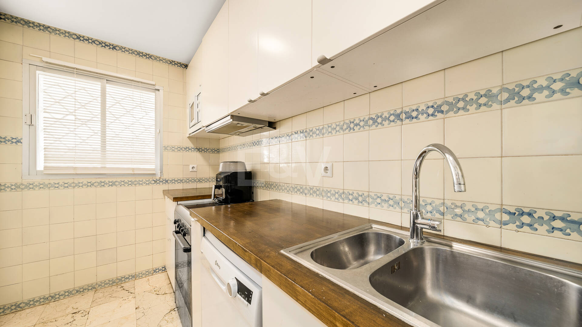Amplio apartamento en primera línea de golf con amplia terraza y vistas abiertas al campo de golf