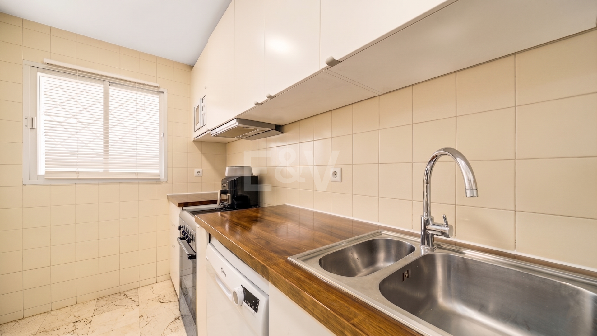 Spacious Frontline Golf Apartment with Expansive Terrace and Open Golf Views