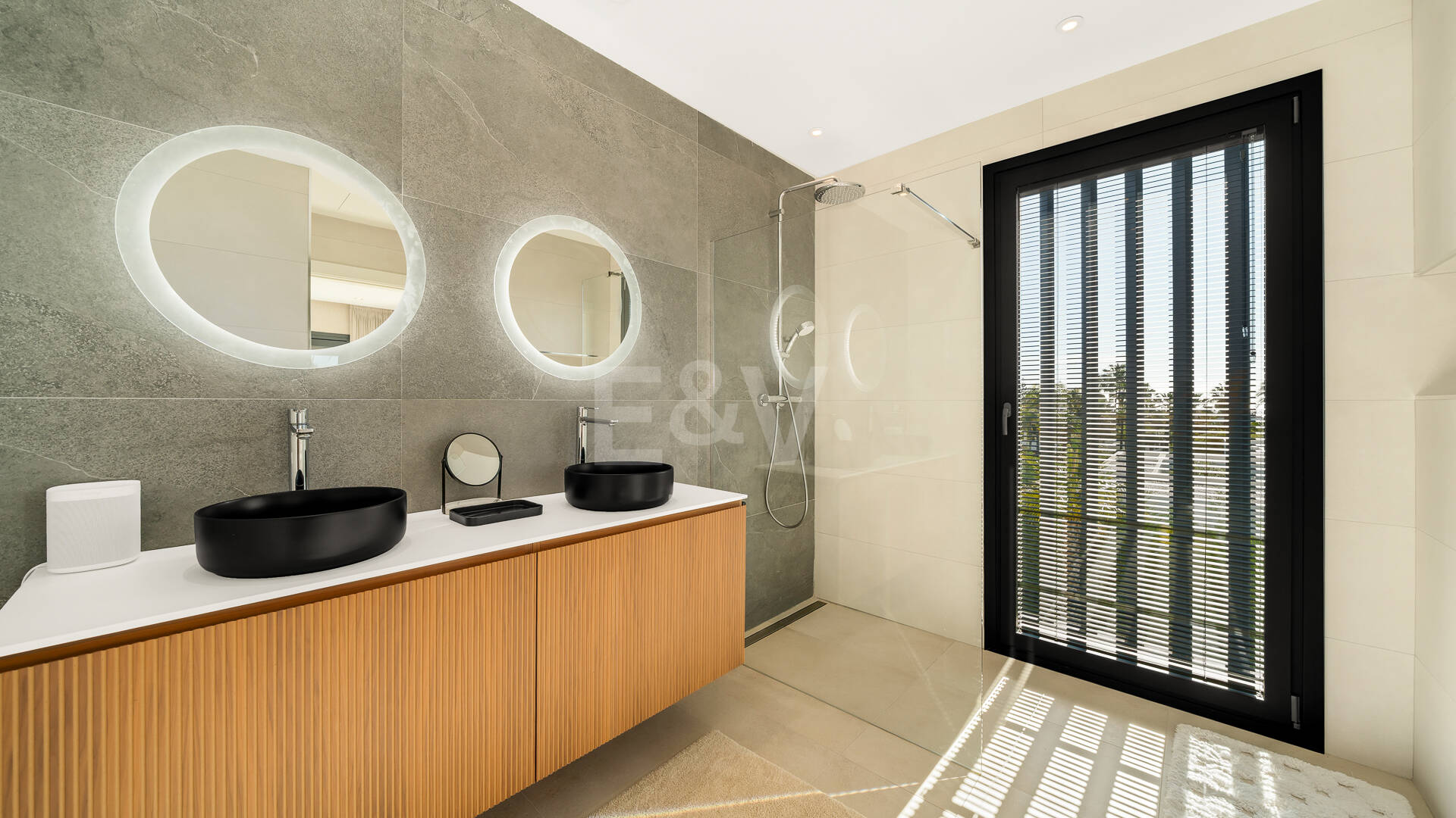 Villa de luxe contemporaine 100 mètres de la plage en emplacement privilégié près des commodités