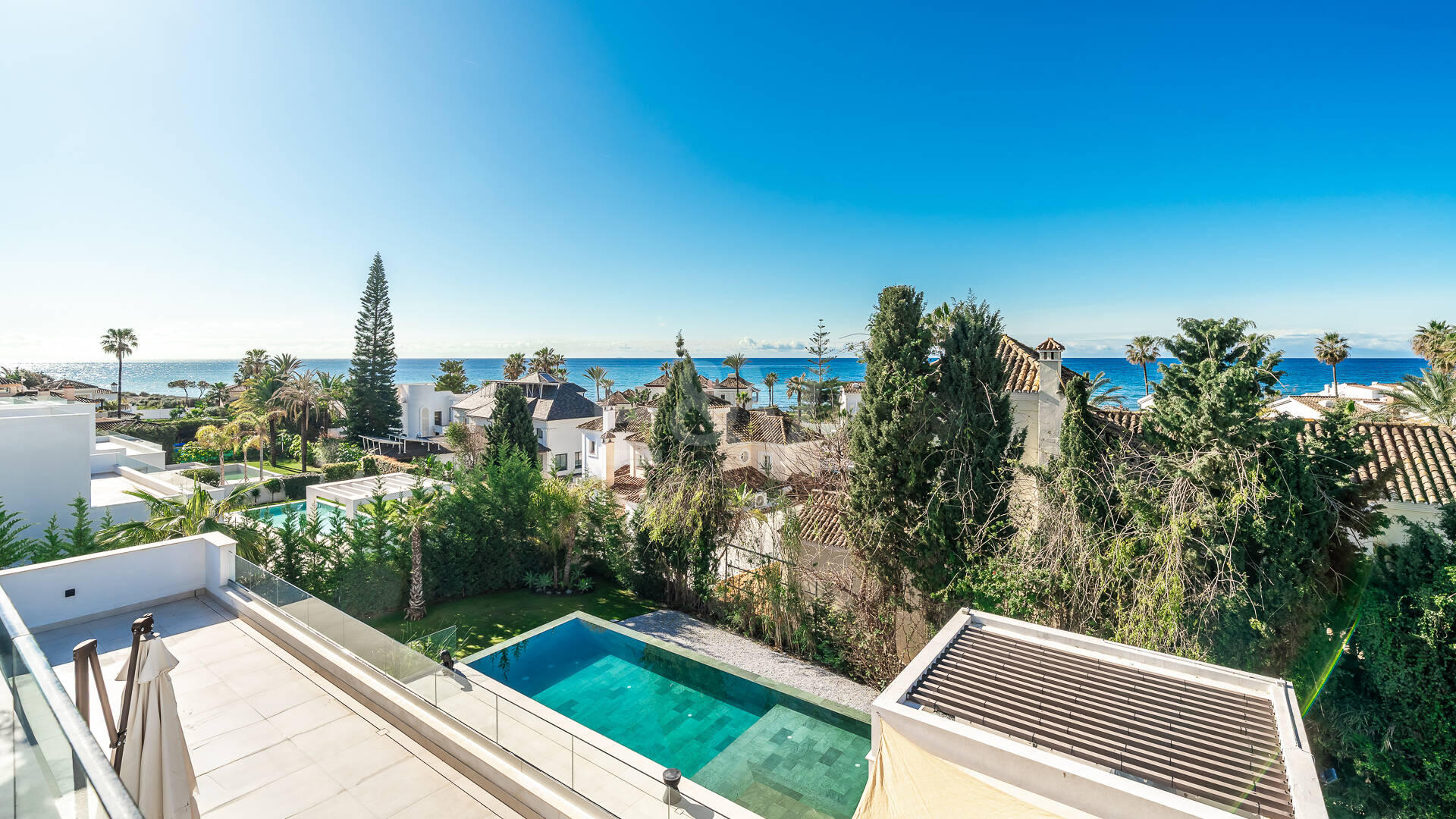 Villa de luxe contemporaine 100 mètres de la plage en emplacement privilégié près des commodités