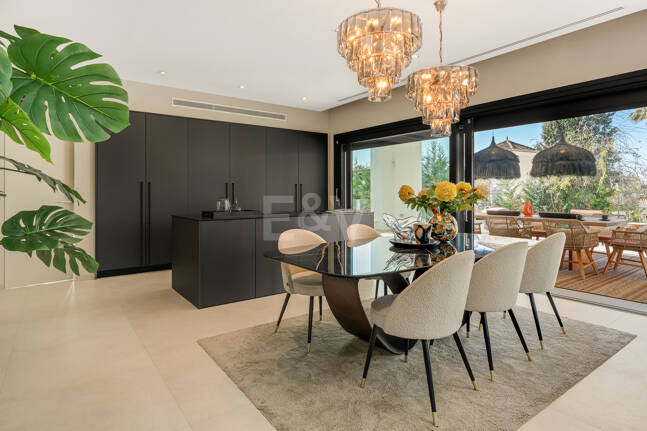 Villa de luxe contemporaine 100 mètres de la plage en emplacement privilégié près des commodités