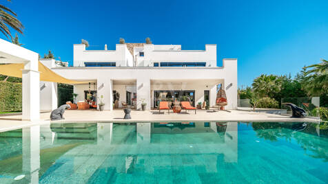 Contemporary Luxury Villa 100 Meters from the Beach in Prime Location close to Amenities