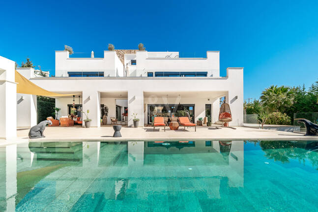 Villa de luxe contemporaine 100 mètres de la plage en emplacement privilégié près des commodités