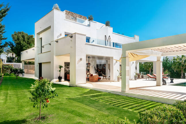 Villa de luxe contemporaine 100 mètres de la plage en emplacement privilégié près des commodités