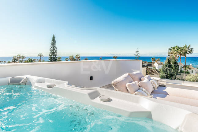 Villa de luxe contemporaine 100 mètres de la plage en emplacement privilégié près des commodités