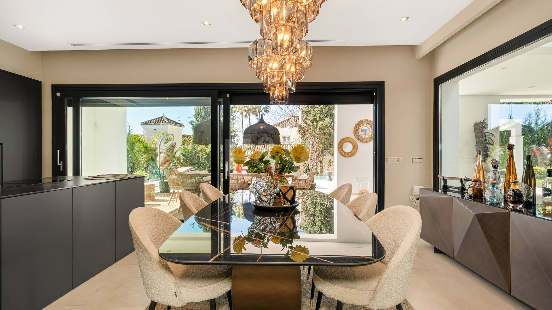 Villa de luxe contemporaine 100 mètres de la plage en emplacement privilégié près des commodités