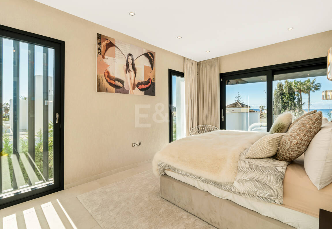 Villa de luxe contemporaine 100 mètres de la plage en emplacement privilégié près des commodités