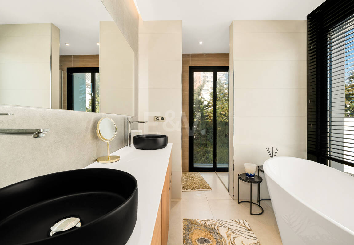 Villa de luxe contemporaine 100 mètres de la plage en emplacement privilégié près des commodités