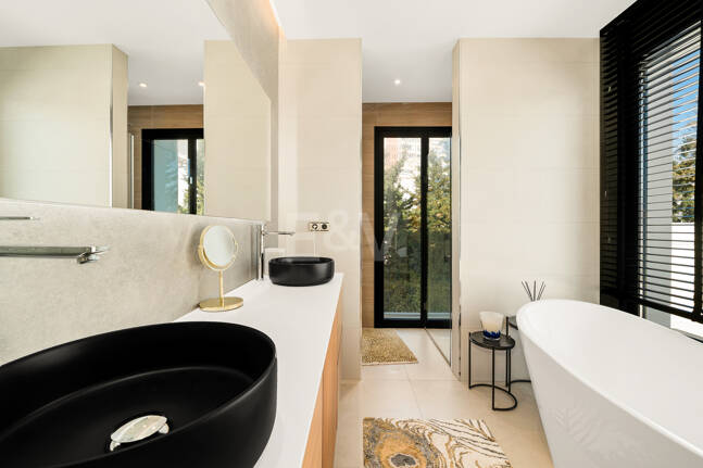 Villa de luxe contemporaine 100 mètres de la plage en emplacement privilégié près des commodités