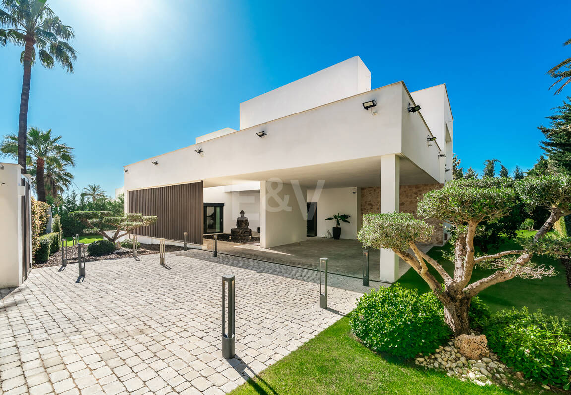 Villa de luxe contemporaine 100 mètres de la plage en emplacement privilégié près des commodités