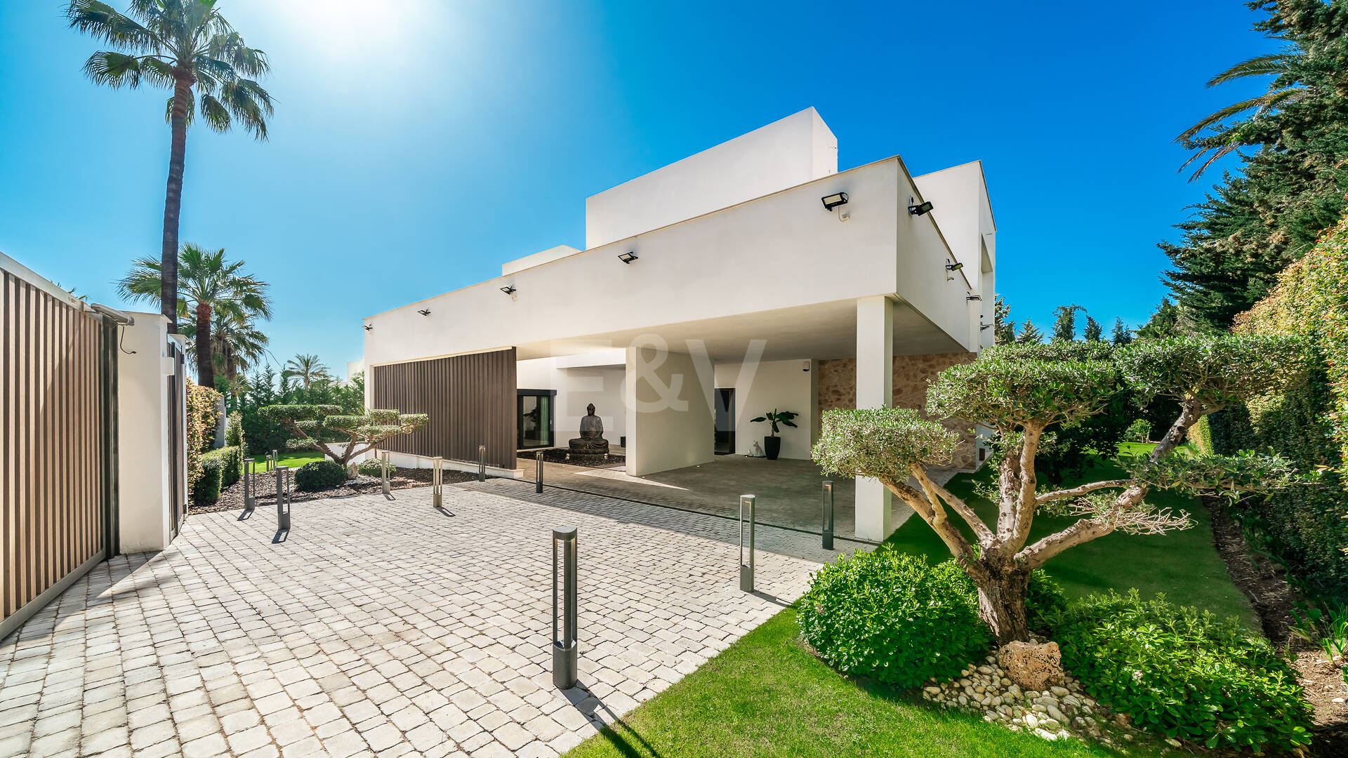 Villa de luxe contemporaine 100 mètres de la plage en emplacement privilégié près des commodités