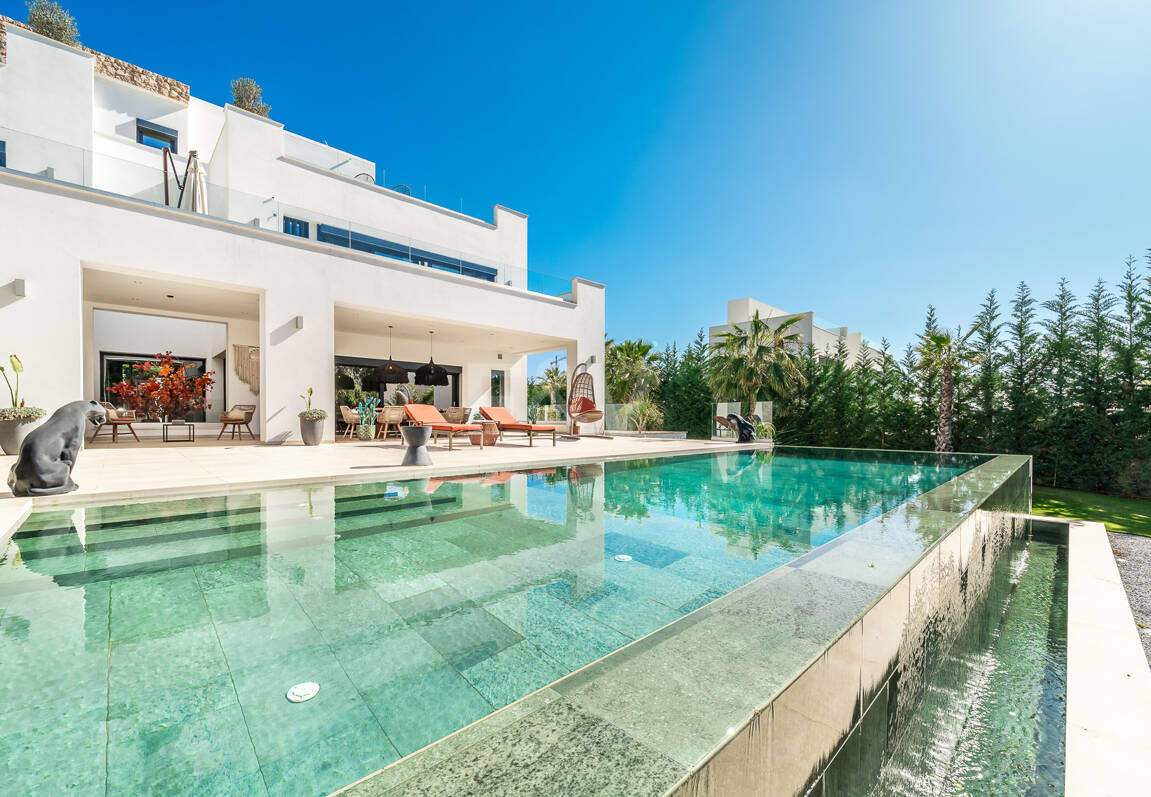 Villa de luxe contemporaine 100 mètres de la plage en emplacement privilégié près des commodités