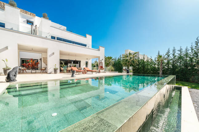 Villa de luxe contemporaine 100 mètres de la plage en emplacement privilégié près des commodités